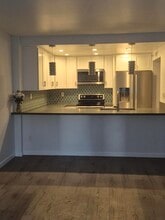 Building Photo - 600 W 9th St