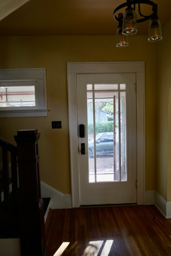 Puerta principal - 8607 SE Morrison St