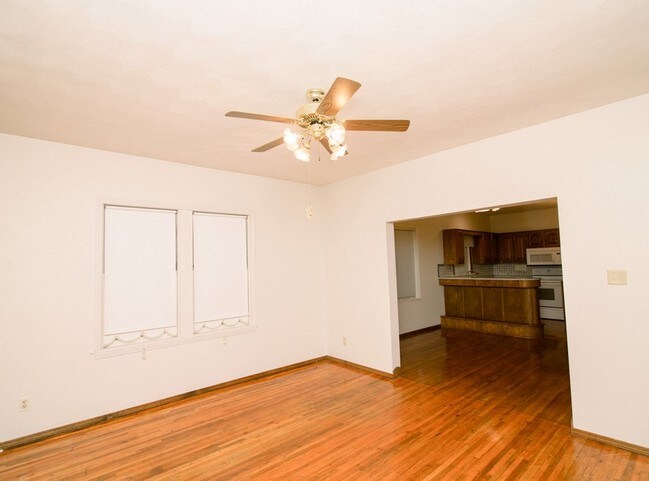 Building Photo - 217 W Atchison St