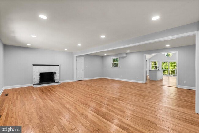 Foto del edificio - 14906 Dunstan Ln