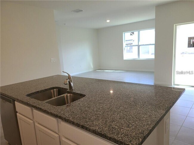 Building Photo - 5374 Douglas Fir Dr