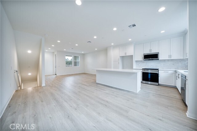 Foto del edificio - 2440 E Lincoln Ave