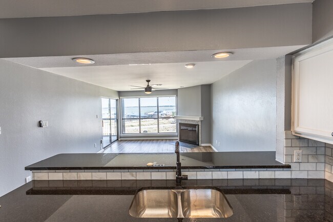 Foto del edificio - 272 Henry Chandler Dr