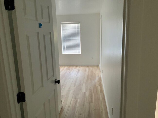 Foto del edificio - Updated Charleston Heights Townhome