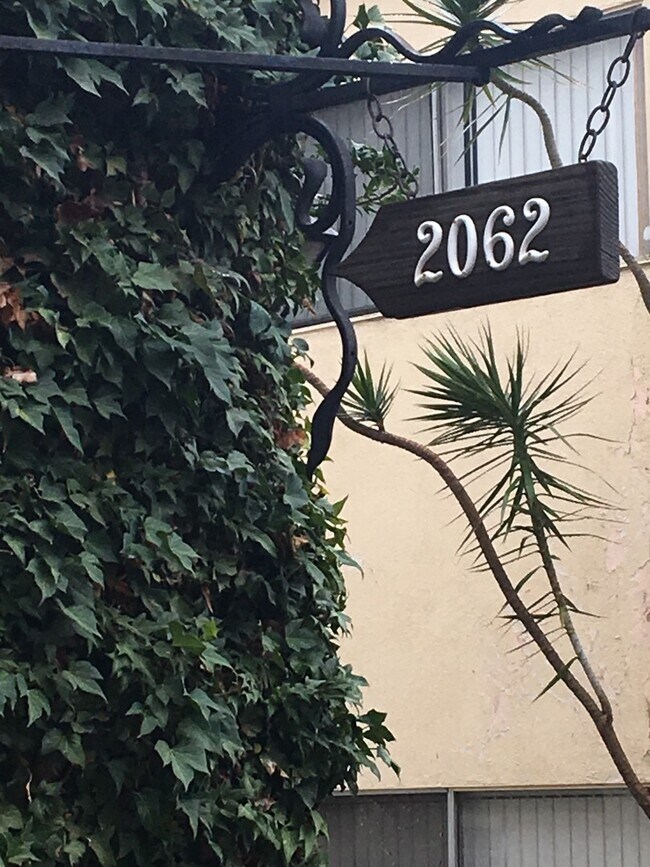 Foto del edificio - 2062 Argyle Ave