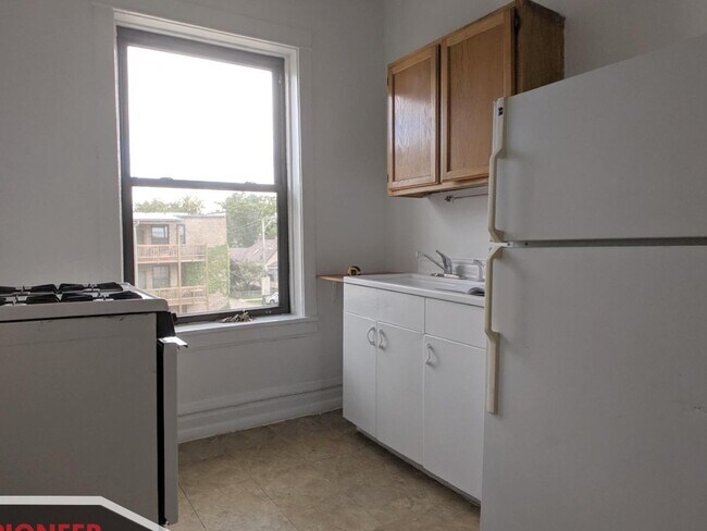 Foto del edificio - 2518 N Kedzie Blvd