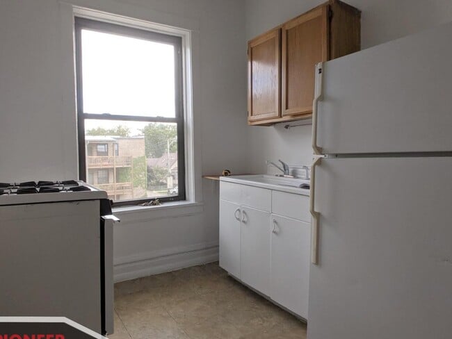 Building Photo - 2518 N Kedzie Blvd
