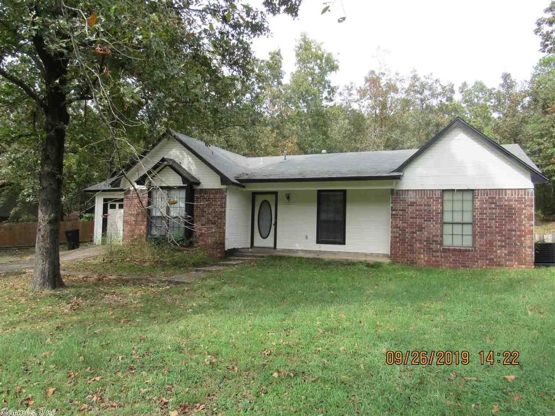 Primary Photo - 8 Cottontail Dr