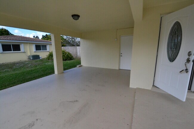 Foto del edificio - 299 NE 21st St