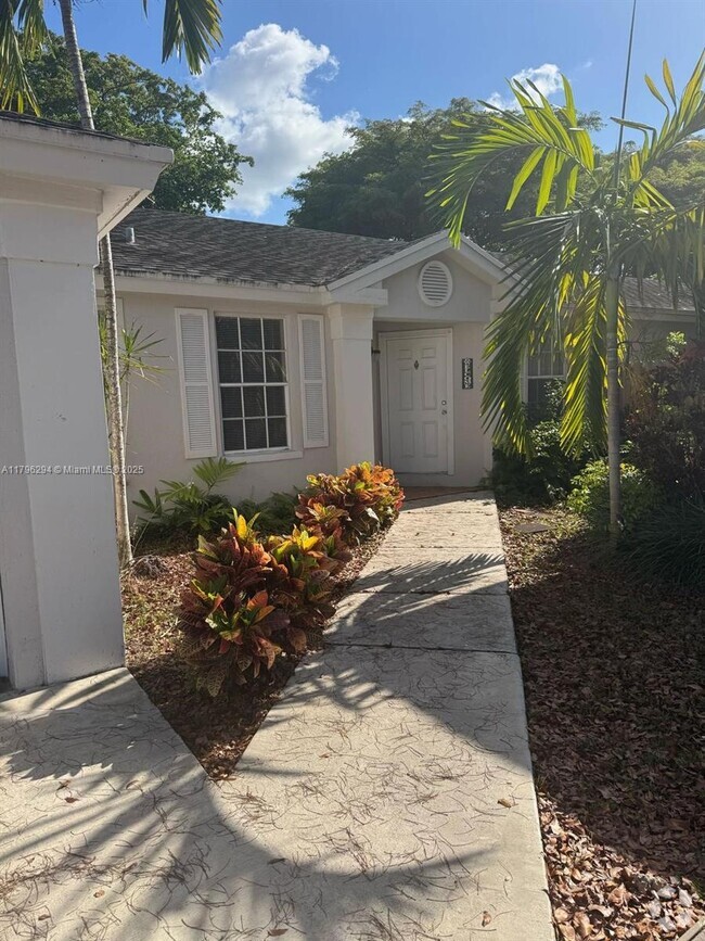 Building Photo - 9848 SW 117th Pl