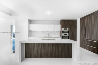 Building Photo - 851 NE 1st Ave