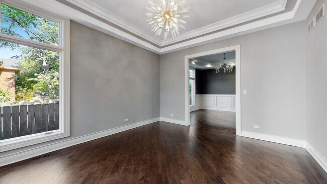Building Photo - 2117 Wilmette Ave