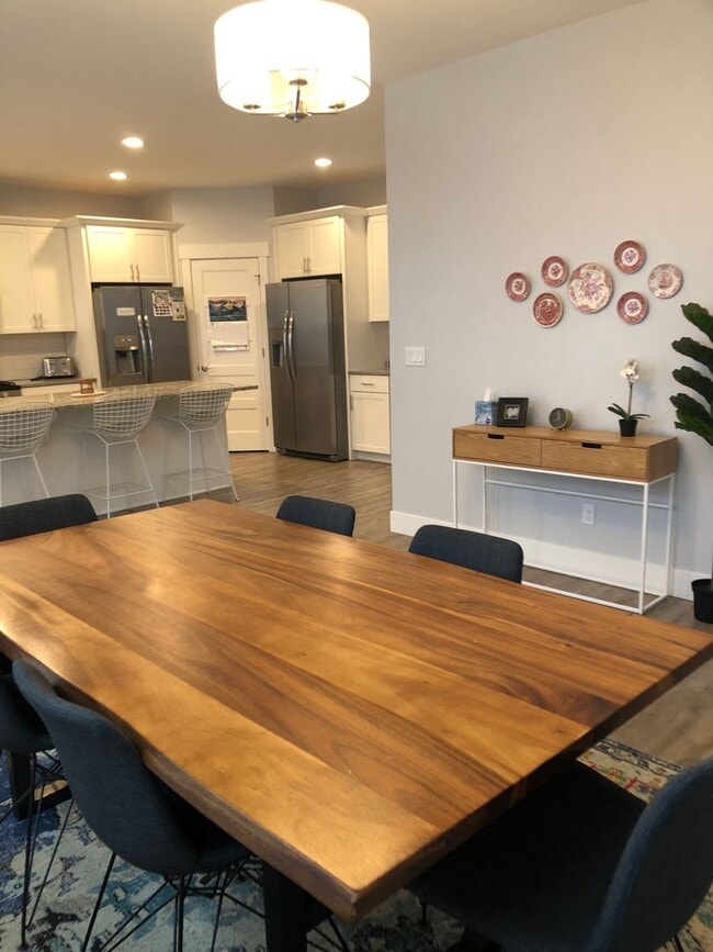 Foto del edificio - 5 Bedroom, 5.5 Bathroom Home in Hood River.