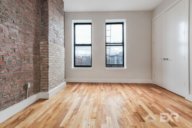 Building Photo - 862 Knickerbocker Ave