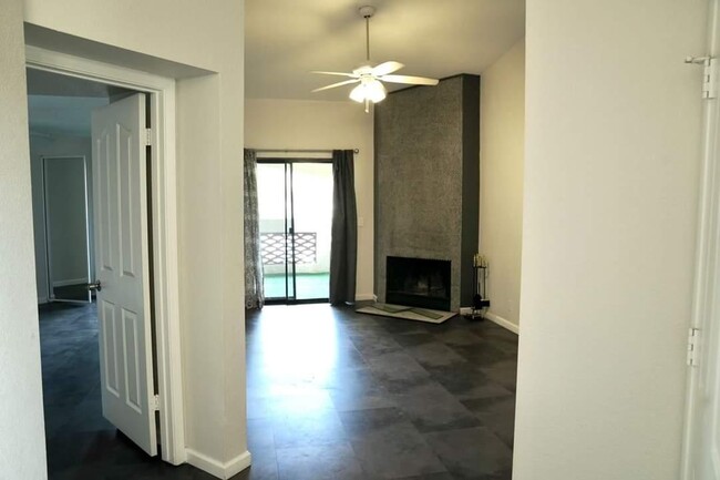 Foto del edificio - 8455 W Sahara Ave