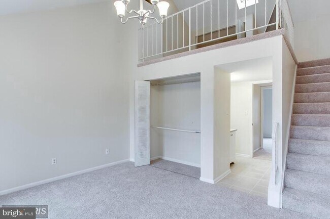 Building Photo - 7 Hawk Run Ct