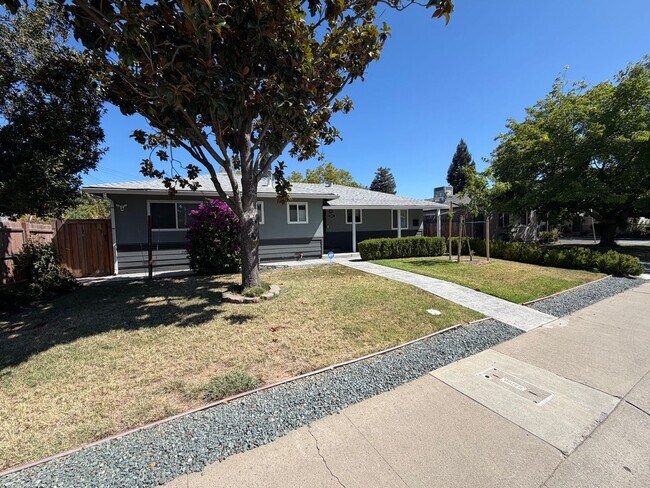 Foto del edificio - 3 Bedroom | 2 Bathroom | Single-Family Home in Sacramento