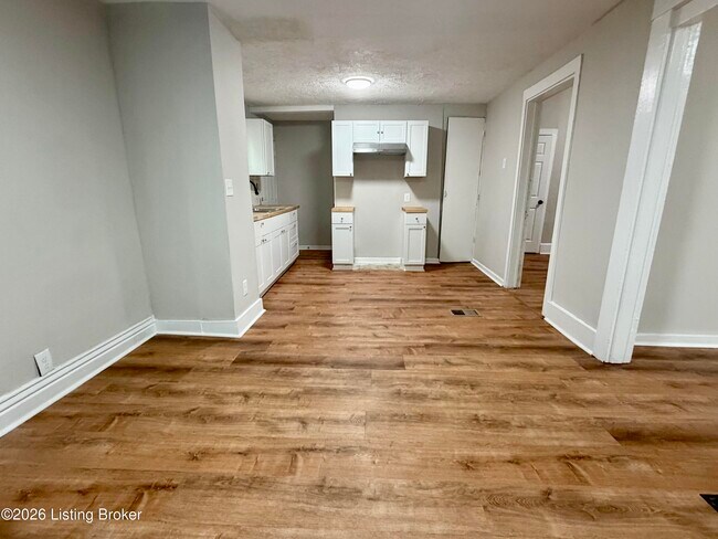 Foto del edificio - 2631 W Madison St