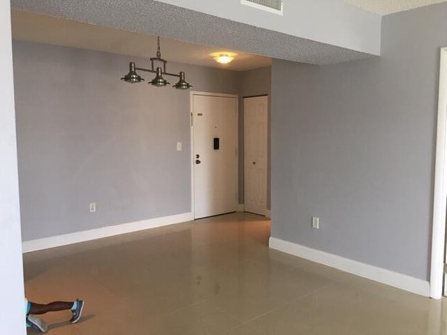 Foto del edificio - 4154 Inverrary Dr