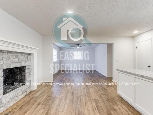 Building Photo - Beautifully Remodeled 3 Bed 2 Bath Moore H...