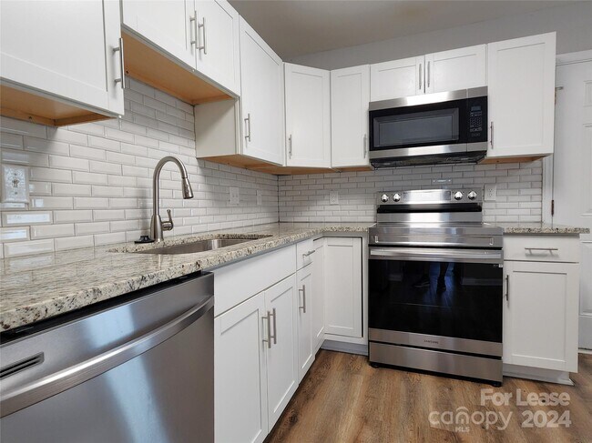 Foto del edificio - 407 Spring St NW