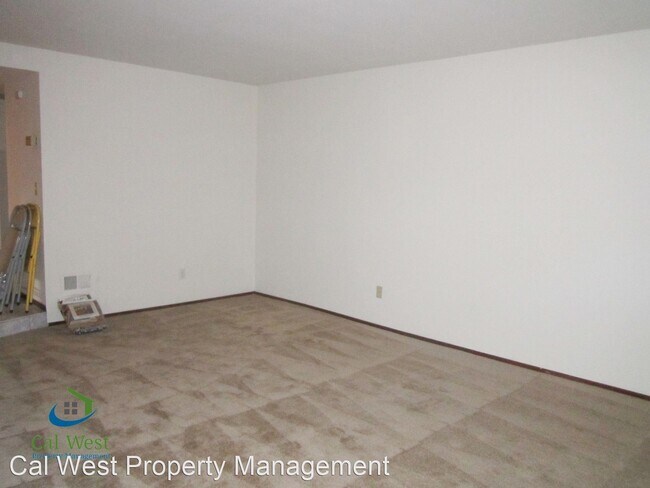Building Photo - 4 br, 2.5 bath House - 748 Danforth Terrace
