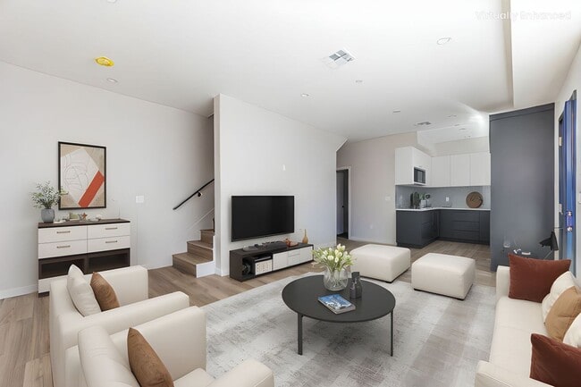 Foto del edificio - Luxury 4 Bedroom 3-Story Townhomes