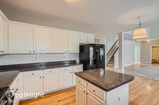 Building Photo - 5 br, 3 bath House - 432 Leggett Oaks Ln UNIT