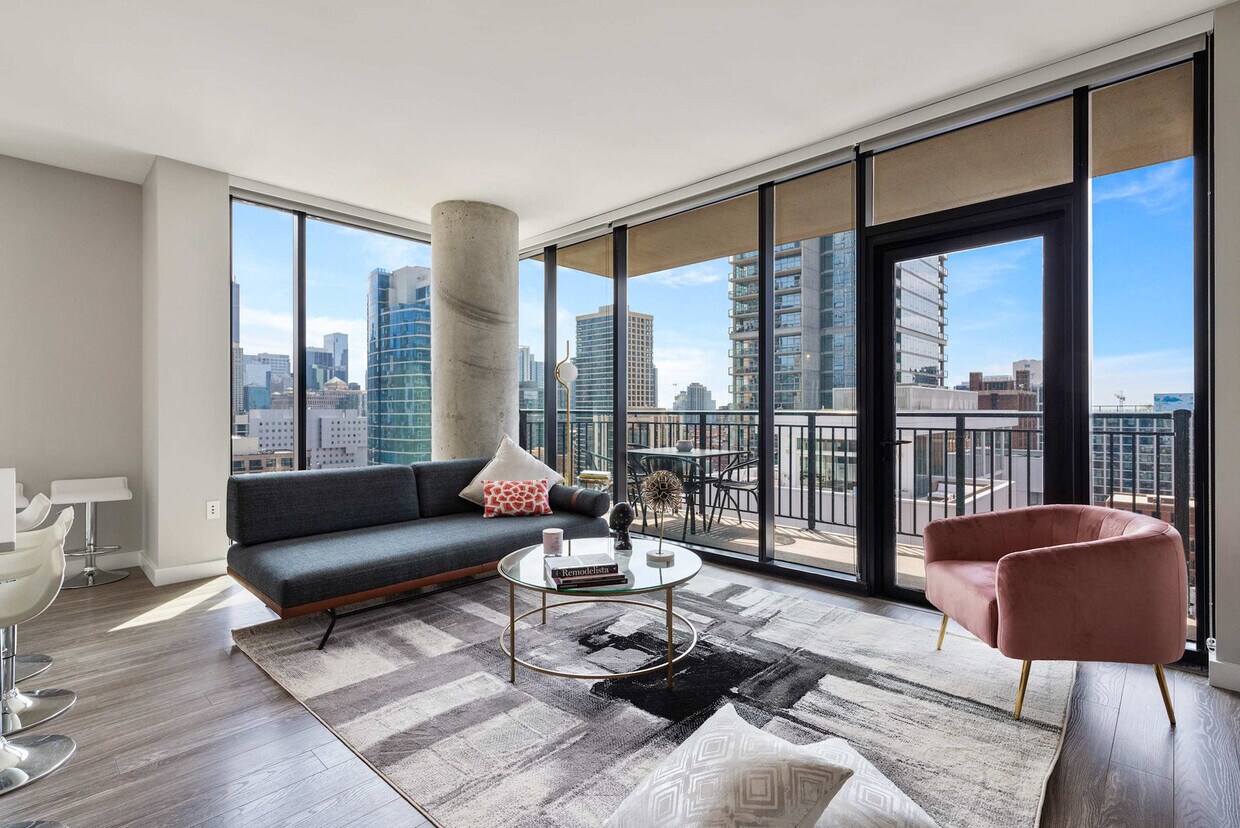 Foto principal - 823 N Clark St