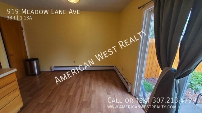 Foto del edificio - 919 Meadow Lane Ave