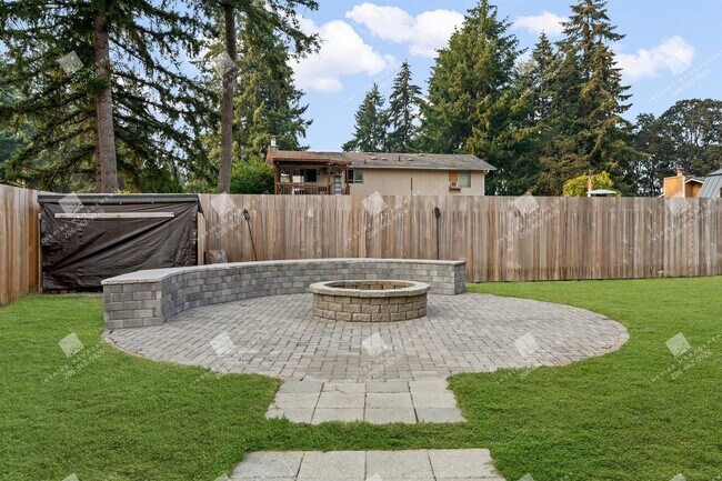 Building Photo - 4BR + Finished Heated Garage | Fenced 1/4 Acre | Mins to JBLM