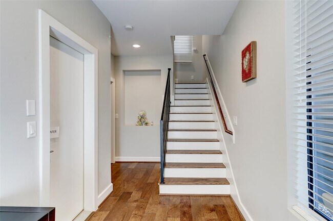 Foto del edificio - 3015 Gillespie St