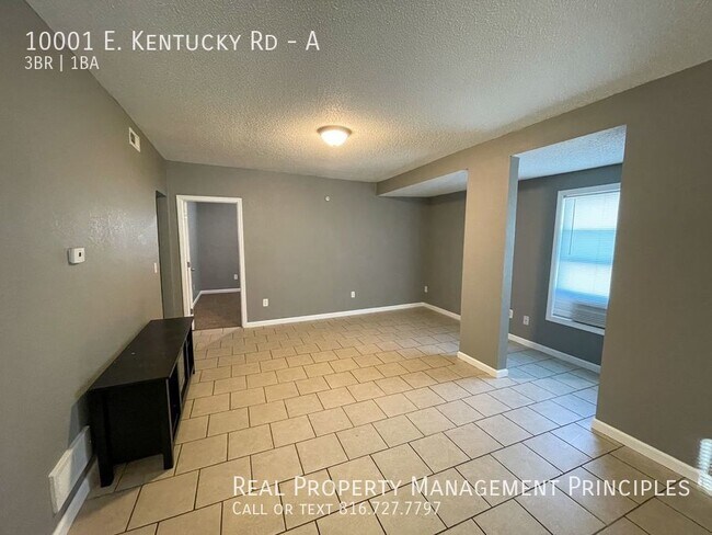 Building Photo - Spacious, Single-Level Townhouse Stunner!