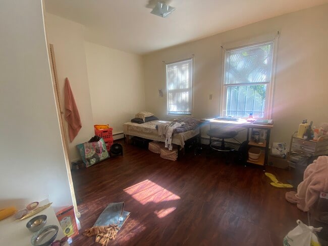 Building Photo - 1576 Tremont St