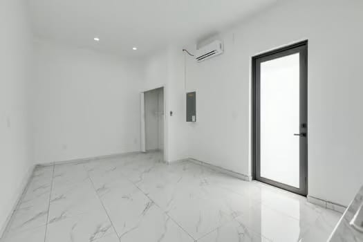Foto del edificio - 653 Stanley Ave