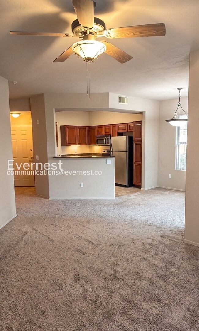 Foto del edificio - 2550 E River Rd