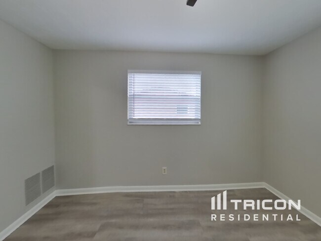 Foto del edificio - 10769 High Ridge Rd