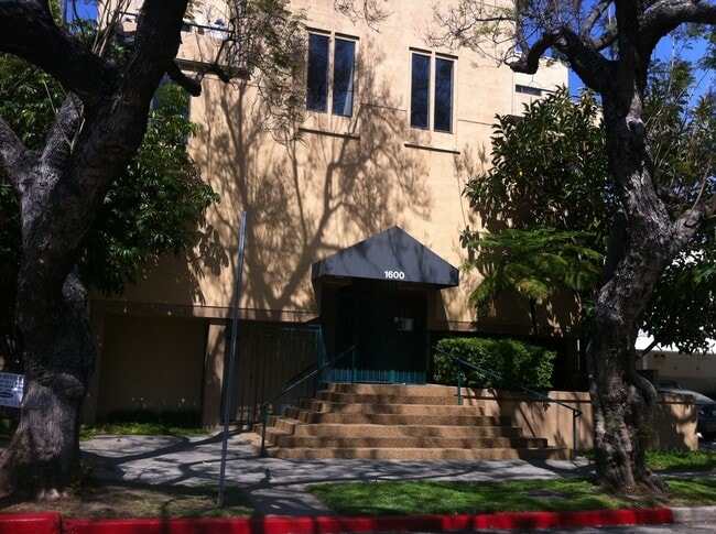 Building Photo - 1600 S Bentley Ave