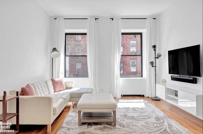 Foto del edificio - 215 W 105th St