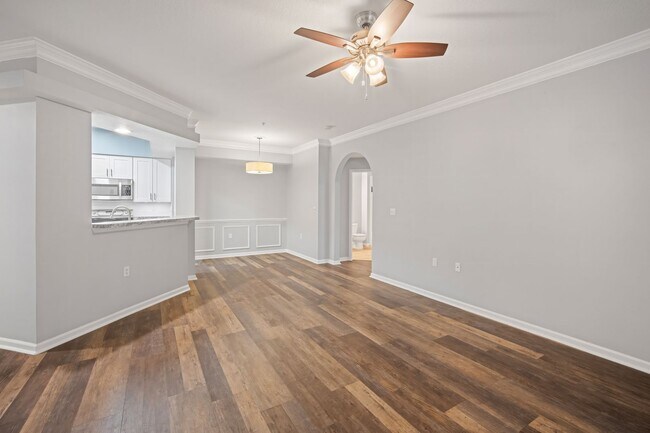 Foto del edificio - Renovated 2BR/2BA Condo With a Garage in I...