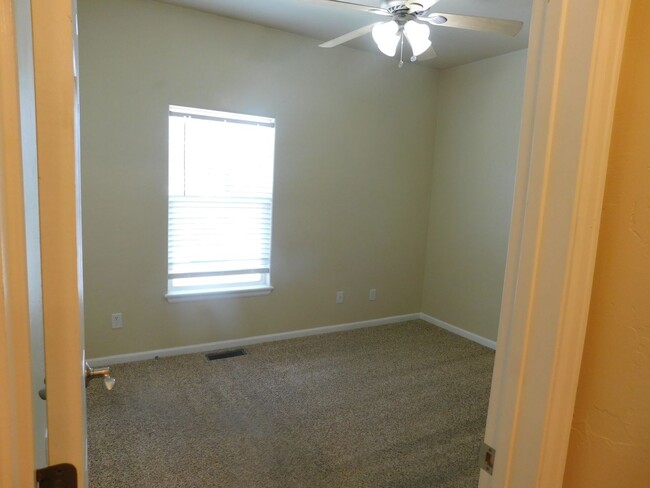 Foto del edificio - Modern & Spacious 2-Bed, 2.5-Bath Townhome...
