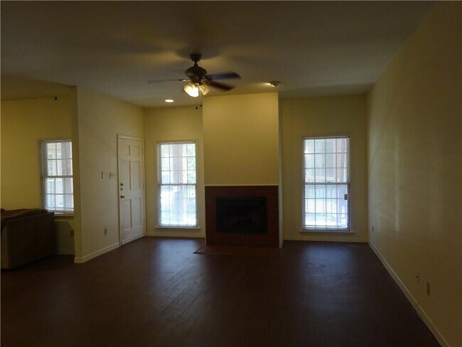 Building Photo - 3200 Duval St