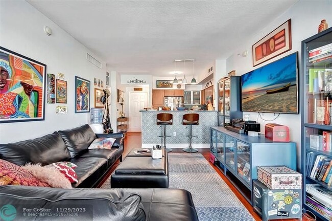 Building Photo - 806 E Windward Way