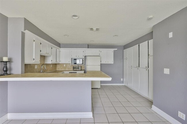 Building Photo - 1045 Apollo Beach Blvd