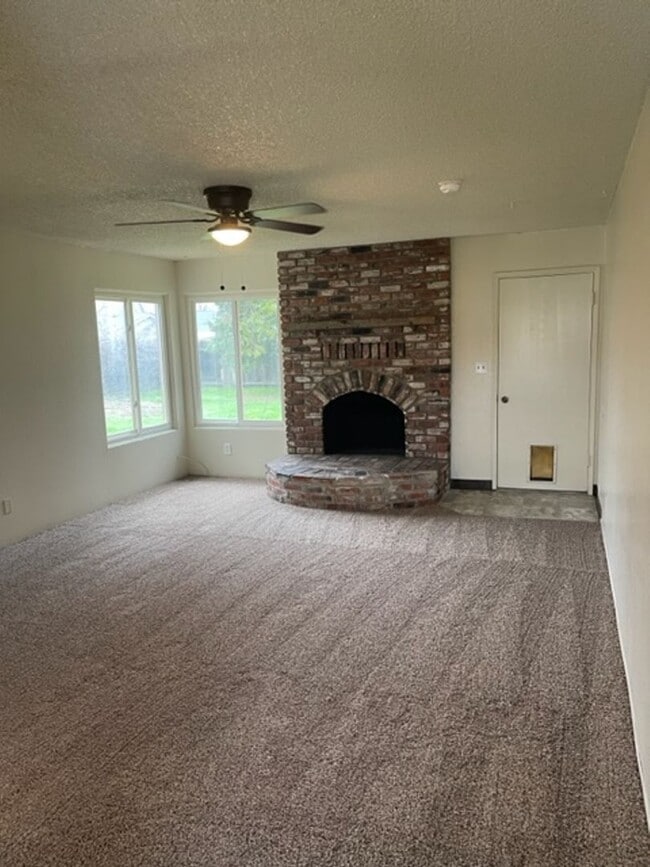 Building Photo - 3313 Willow Ln
