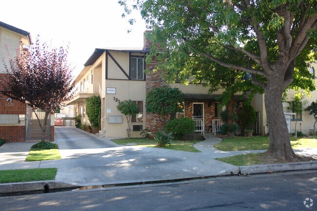 Building Photo - 1218 Stanley Ave