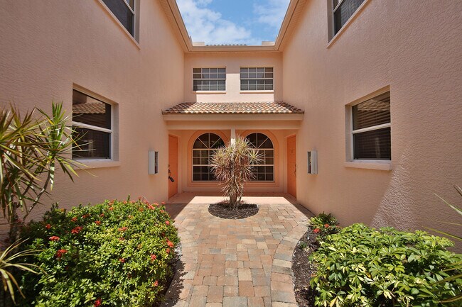 Building Photo - 526 Lake Louise Cir
