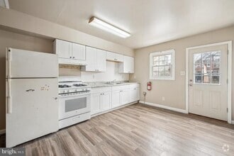 Building Photo - 338 Ridgeway St
