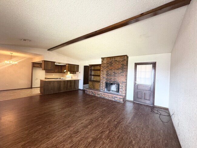 Foto del edificio - 9821 Larkspur Ln