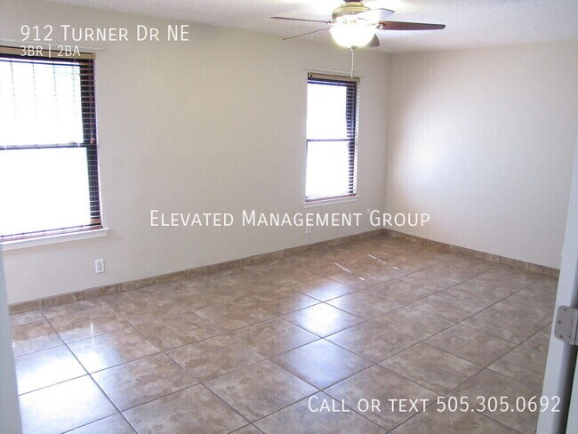 Foto del edificio - Amazing NE Heights Home! Tile Floors! This...